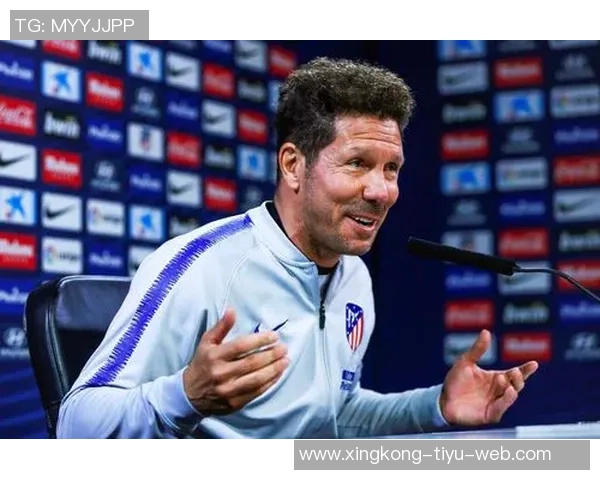 马德里竞技主帅西蒙尼获2025年金足奖传奇荣誉称号